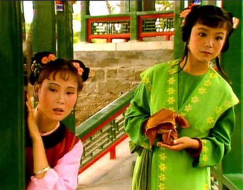 农村小丫头吃瓜,农村小丫头的甜蜜瓜果时光
