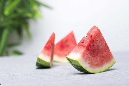 梦见自己偷瓜吃瓜,偷瓜吃瓜的奇幻之旅