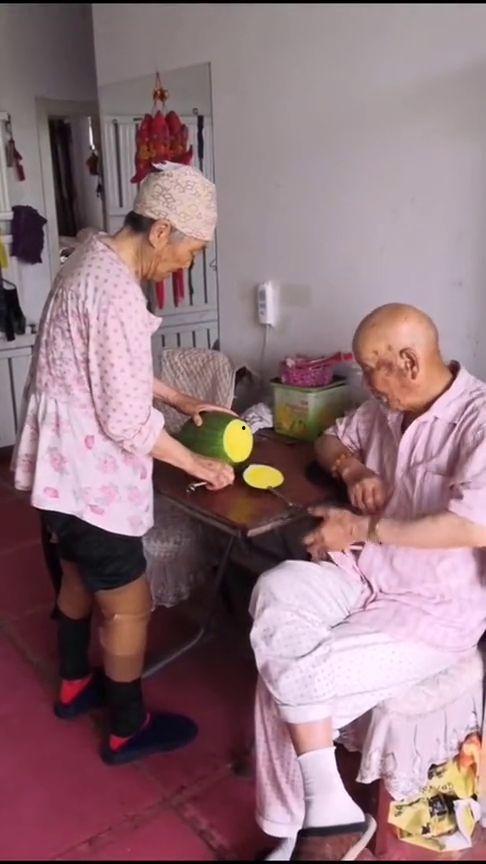 老爷子老年吃瓜,揭秘老年生活新风尚