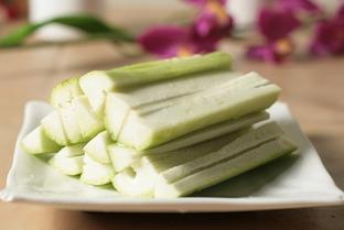 小板凳怎么吃瓜,小板凳上的夏日吃瓜时光