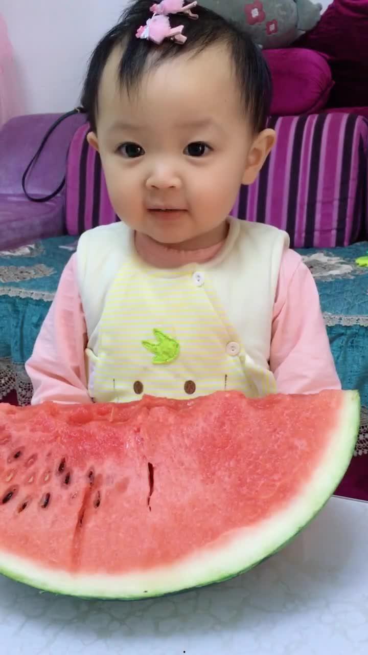 吃瓜视频婴儿,揭秘婴儿成长瞬间，萌态十足引网友热议