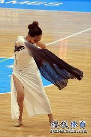 双人美女跳舞吃瓜图片