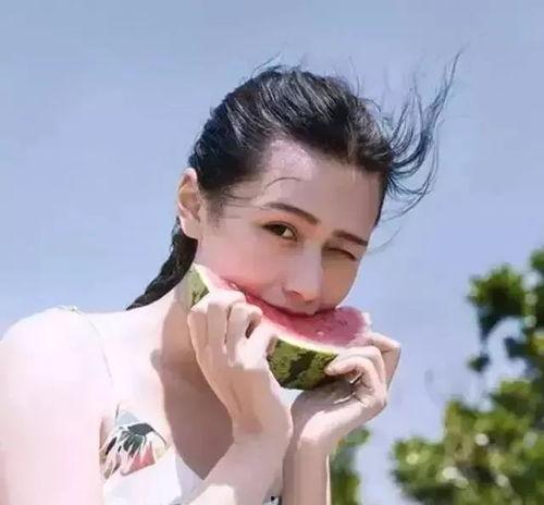 西瓜女孩吃瓜头像