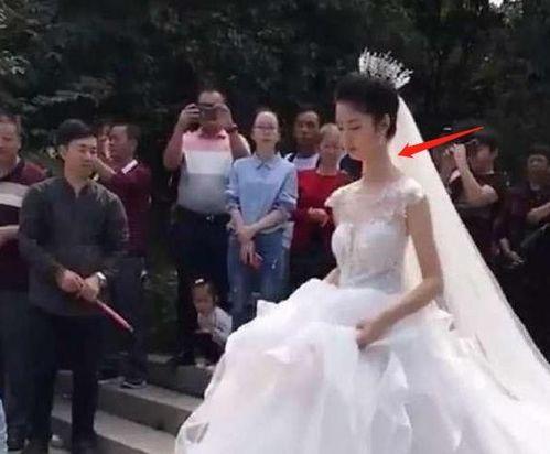 新婚新娘吃瓜视频,新婚新娘吃瓜视频曝光，甜蜜互动引网友热议