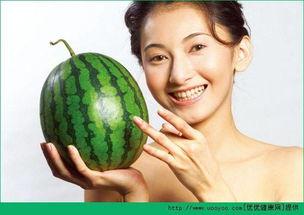 吃瓜肠胃中毒,揭秘肠胃中毒背后的真相