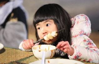 晨曦姐姐吃瓜照片免费,美食诱惑下的甜蜜瞬间