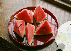 勺子吃瓜从哪里开始吃,勺子吃瓜的奇妙旅程