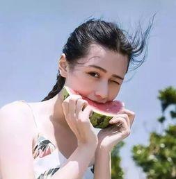 吃瓜女闫佩伦,从网络红人到社会现象的演变