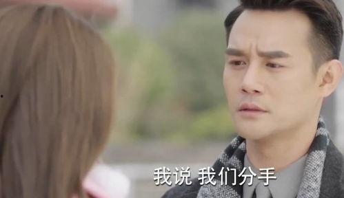 俩人蒙眼吃瓜,共享瓜果乐趣