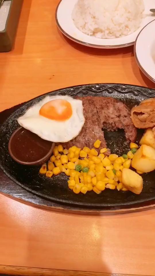 国外小伙吃瓜,揭秘网络热点的魅力所在