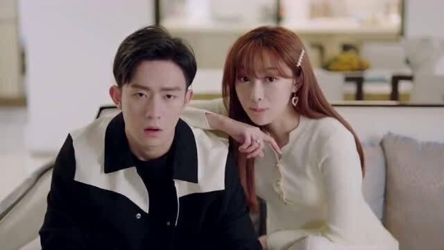 情侣约会被吃瓜,吃瓜群众围观情侣甜蜜互动