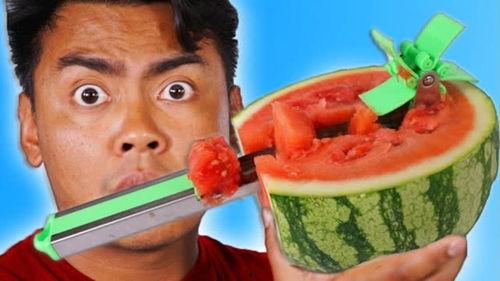 老外吃酸瓜视频,老外挑战本土酸瓜，滋味如何？