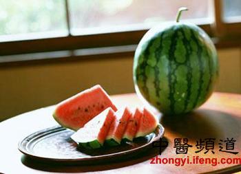 夏日乘凉吃瓜图片,共享清凉时光