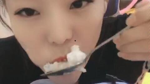 媛媛吃大瓜