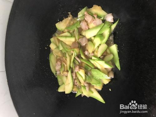 小瓜怎么炒炒着吃,家常美味轻松掌握