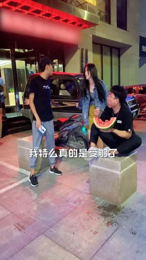 美女子吃瓜群众